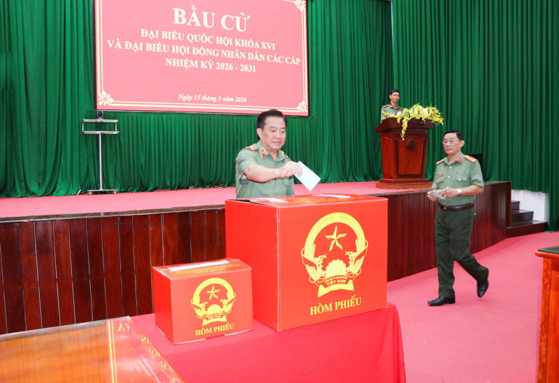 Công an Vĩnh Long - Đồng Tháp hoàn thành việc bỏ phiếu bầu cử -0