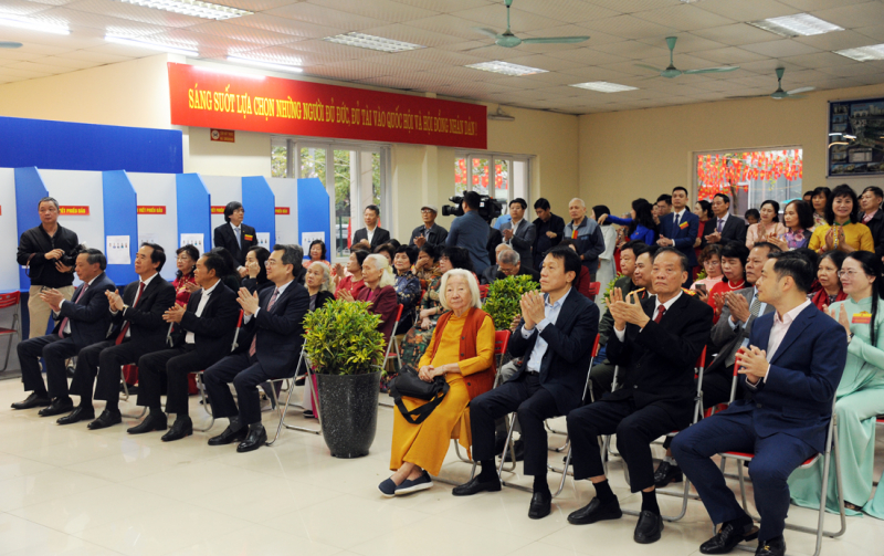 Bộ trưởng Lương Tam Quang bỏ phiếu bầu cử, thực hiện quyền và nghĩa vụ công dân -0