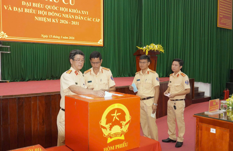 Công an Vĩnh Long - Đồng Tháp hoàn thành việc bỏ phiếu bầu cử -0