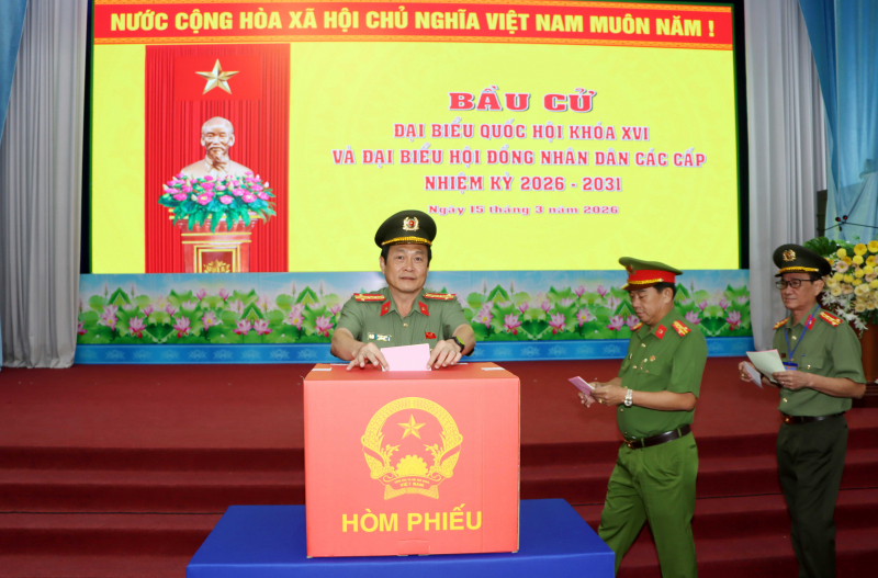 Rộn ràng “Ngày hội non sông” nơi địa đầu cực Nam của Tổ quốc -0