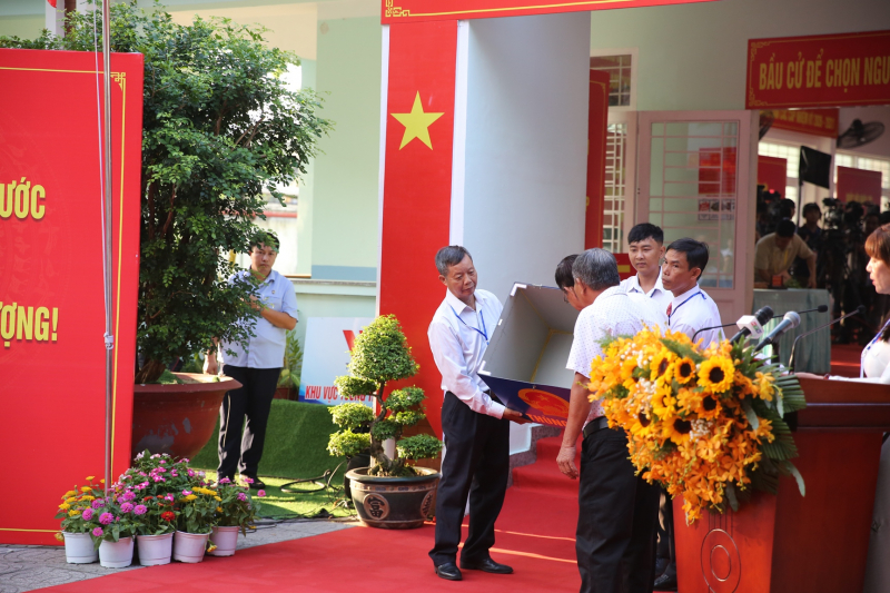 Chủ tịch Quốc hội Trần Thanh Mẫn dự lễ khai mạc bầu cử tại TP Hồ Chí Minh -1