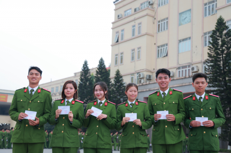 Niềm tự hào của học viên CAND trong lần đầu cầm lá phiếu -0
