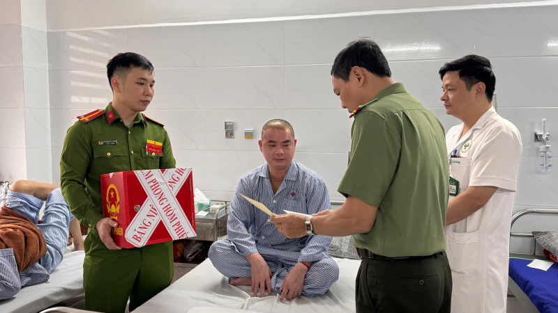 Những lá phiếu đặc biệt nơi giường bệnh -0