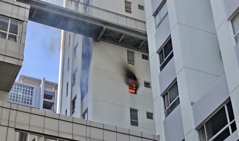 Dập tắt kịp thời đám cháy căn hộ tầng 7 -0