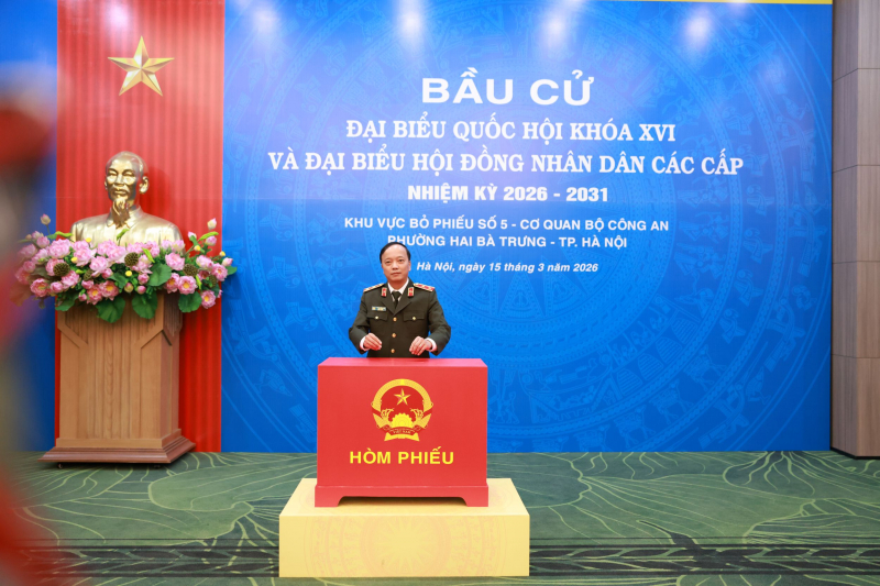 Lãnh đạo Bộ Công an tham gia bỏ phiếu khu vực bỏ phiếu số 5, đơn vị bầu cử số 1 -0