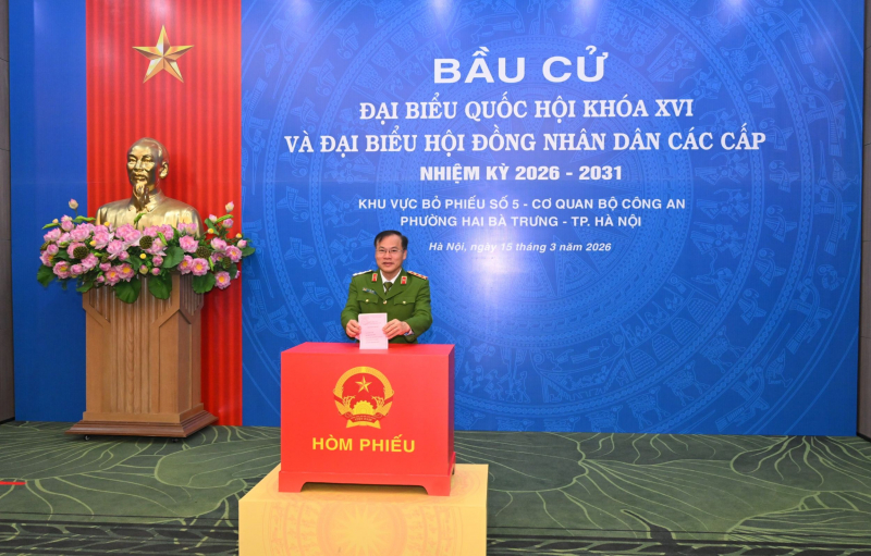 Lãnh đạo Bộ Công an tham gia bỏ phiếu khu vực bỏ phiếu số 5, đơn vị bầu cử số 1 -0