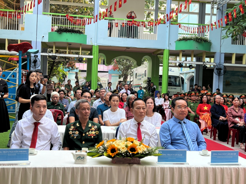 Cử tri TP Hồ Chí Minh nô nức tham gia bầu cử  -1