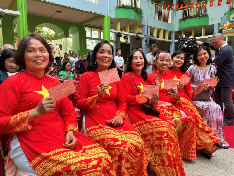 Cử tri TP Hồ Chí Minh nô nức tham gia bầu cử  -0