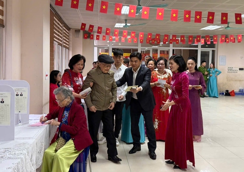 Những hình ảnh đẹp của Công an Thủ đô trong ngày bầu cử -0