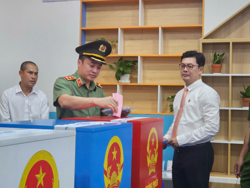 Cử tri TP Hồ Chí Minh nô nức tham gia bầu cử  -0