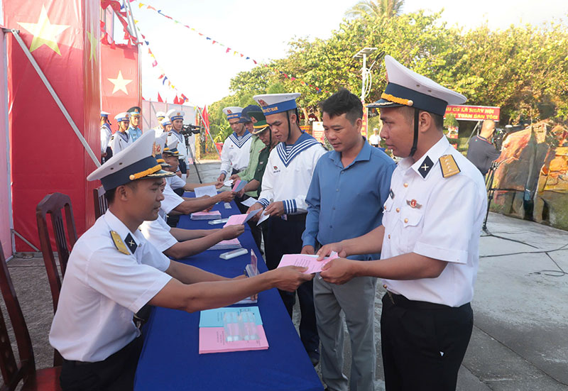 Cử tri Trường Sa cùng cử tri cả nước tham gia “Ngày hội non sông” -0
