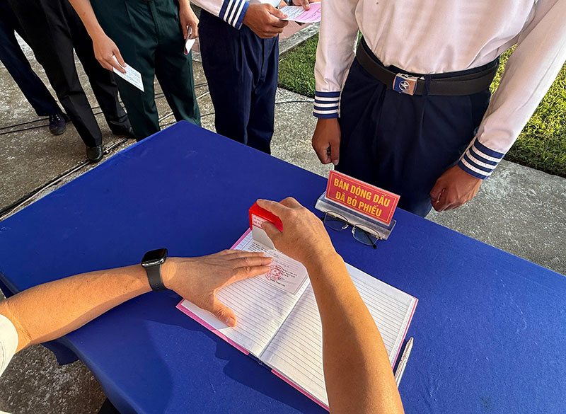 Cử tri Trường Sa cùng cử tri cả nước tham gia “Ngày hội non sông” -0