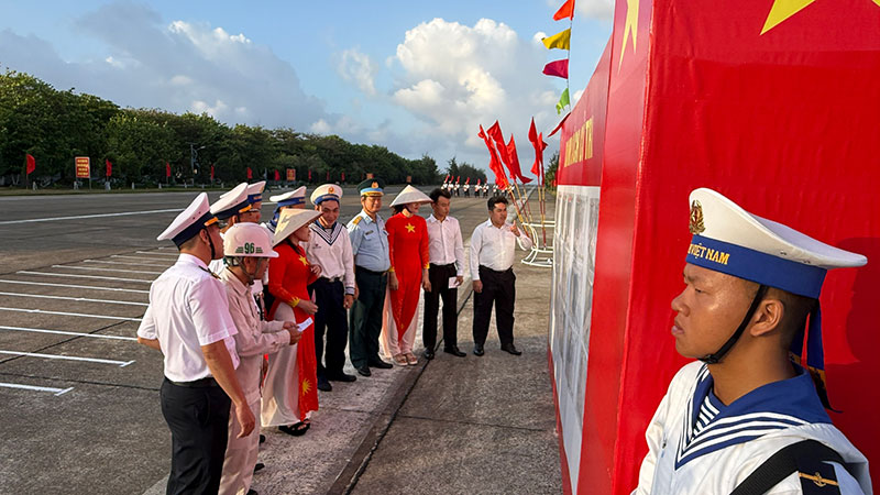 Cử tri Trường Sa cùng cử tri cả nước tham gia “Ngày hội non sông” -0