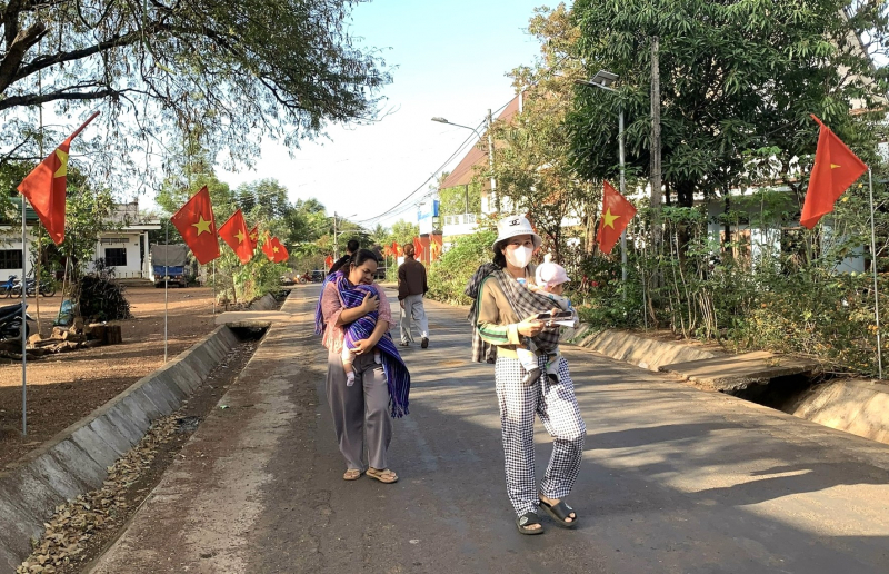 Đồng bào các dân tộc ở Tây Nguyên hân hoan đi bầu cử -0