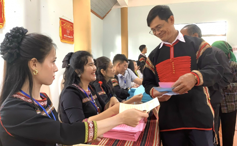 Đồng bào các dân tộc ở Tây Nguyên hân hoan đi bầu cử -0