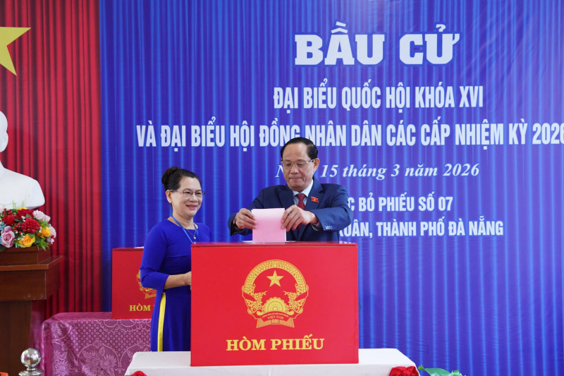 Phó Chủ tịch Quốc hội Trần Quang Phương kiểm tra tại khu vực bỏ phiếu số 15 (phường Hải Châu) -0