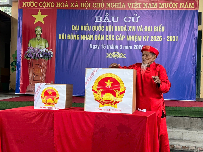 9h sáng: nhiều nơi tỷ lệ cử tri đi bỏ phiếu đạt 100%, ghi nhận cử tri hơn 100 tuổi đi bỏ  -0