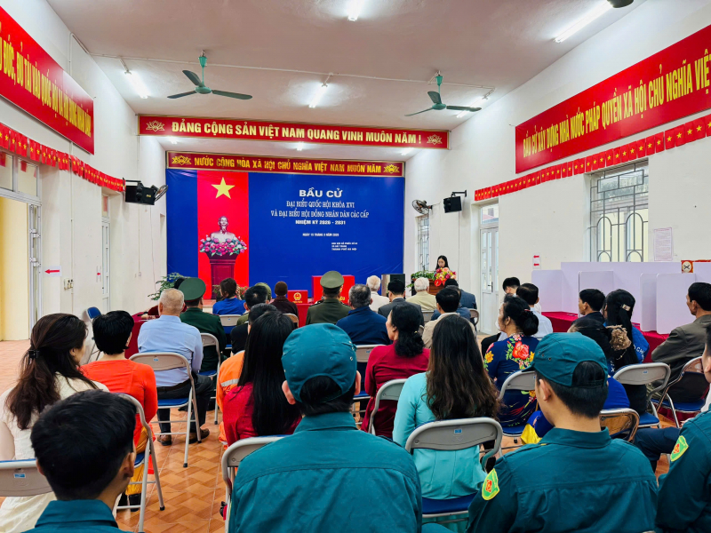 Hà Nội: Mang hòm phiếu đến tận nhà để hỗ trợ cử tri cao tuổi -0