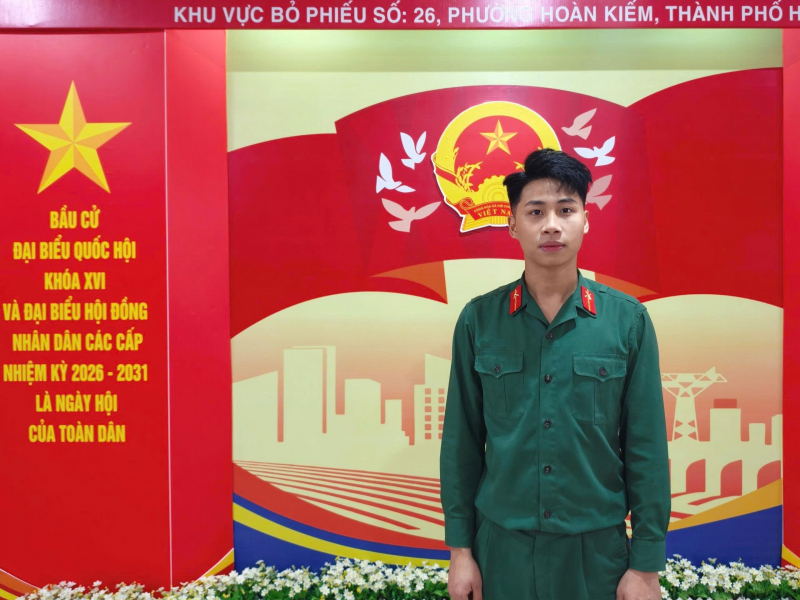 Chủ tịch nước Lương Cường bỏ phiếu tại khu vực bỏ phiếu số 26, phường Hoàn Kiếm, Hà Nội -0