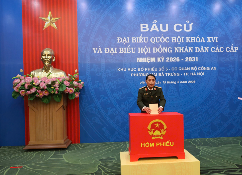 Lãnh đạo Bộ Công an tham gia bầu cử tại Khu vực bỏ phiếu số 5 -0
