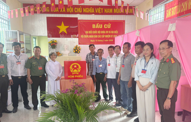 Cử tri là chức sắc, chức việc, đồng bào tôn giáo TP Cần Thơ hăng hái tham gia bầu cử -0