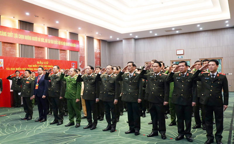 Cử tri cả nước thực hiện quyền và nghĩa vụ thiêng liêng của công dân -0