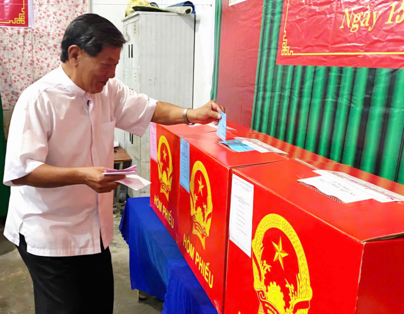 Cử tri là chức sắc, chức việc, đồng bào tôn giáo TP Cần Thơ hăng hái tham gia bầu cử -0