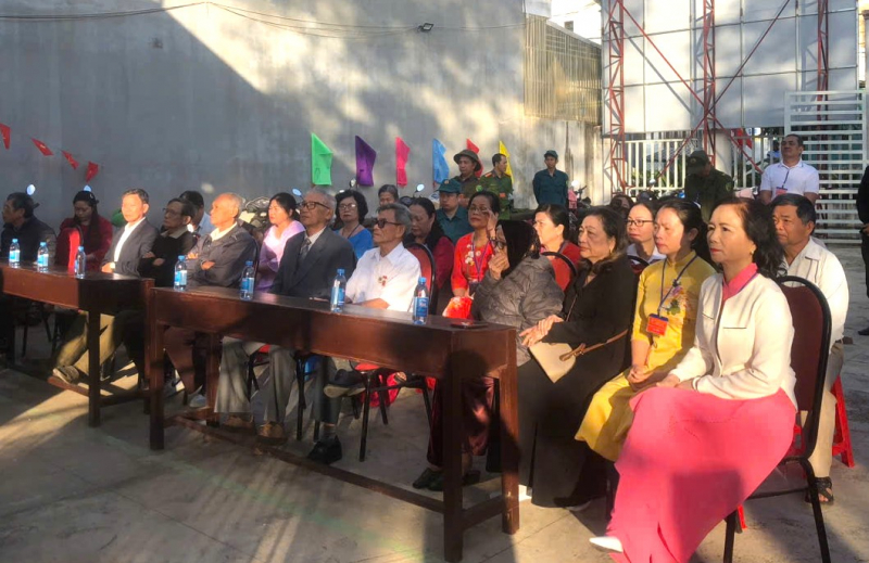 Gặp những cử tri “đặc biệt” trong ngày hội bầu cử -0