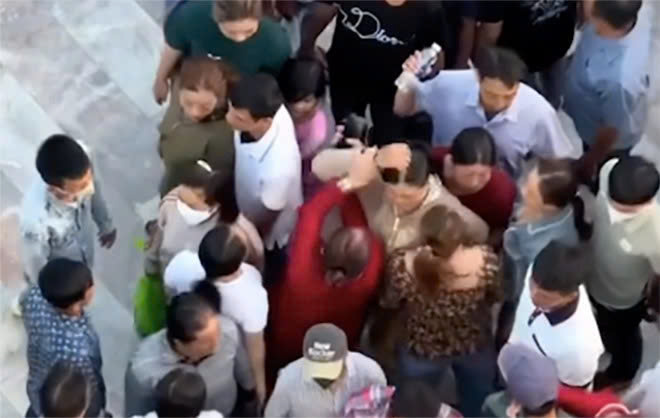 Tạm giữ hình sự 5 đối tượng cướp giật tài sản tại Liên Hoa Bảo Tháp -0