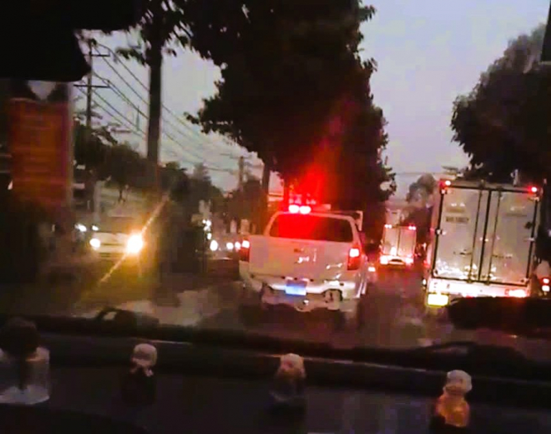 CSGT dẫn đường đưa sản phụ vỡ ối đến bệnh viện an toàn -0