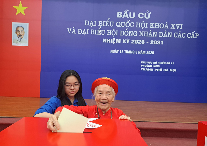 Cử tri cả nước phấn khởi thực hiện quyền làm chủ trong kỳ bầu cử 2026 -1