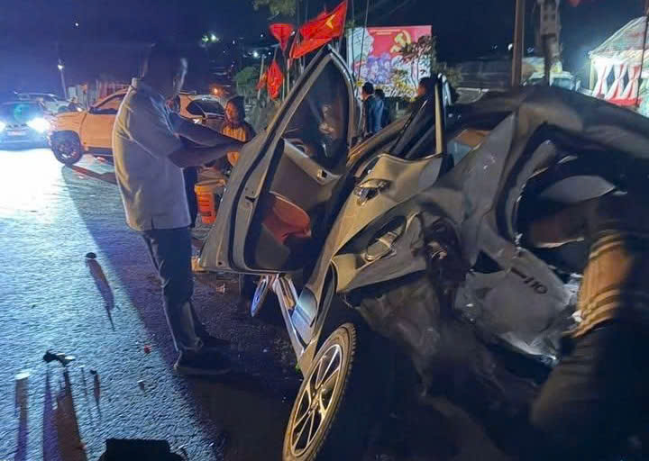 Xe tải gây tai nạn liên hoàn khiến người đàn ông đi bộ qua đường tử vong -0