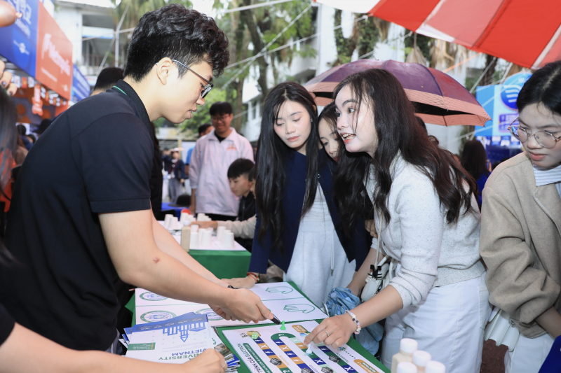 Học phí đại học tăng: Thí sinh “liệu cơm gắp mắm” khi chọn ngành, chọn trường -0