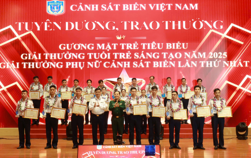 Xung kích trong thực hiện bảo vệ chủ quyền, thi pháp luật trên biển -0