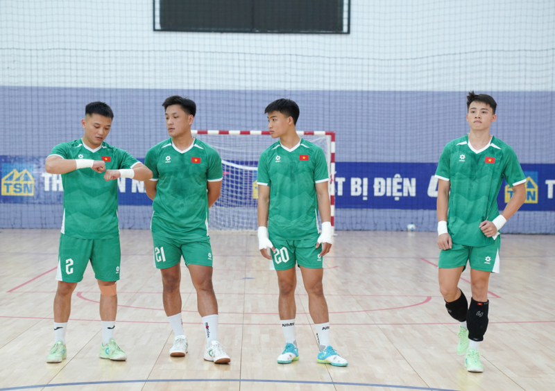 Tuyển futsal Việt Nam và sự trở lại của Hồ Văn Ý -0