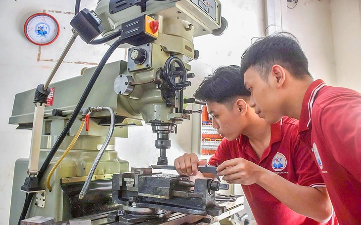 Doanh nghiệp đỏ mắt tìm người, lao động mỏi chân tìm việc -0