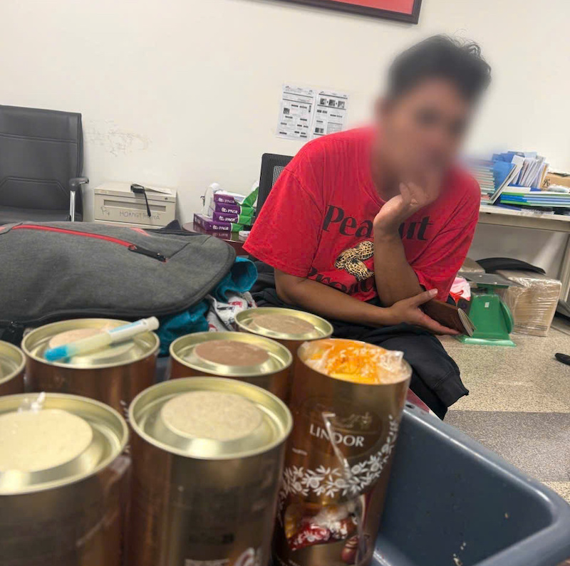 5 kg ma tuý nguỵ trang trong ống bánh kẹo nhập khẩu qua cảng hàng không Nội Bài -0