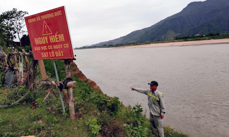 Bờ sông Vu Gia sạt lở nghiêm trọng, người dân mong mỏi kè kiên cố -0