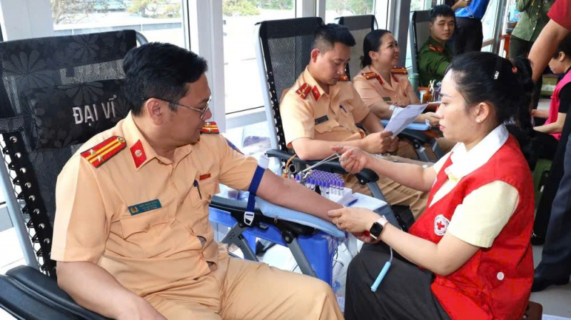 Hơn 2.000 CBCS Công an Thanh Hóa tham gia CLB “Ngân hàng máu sống” -0