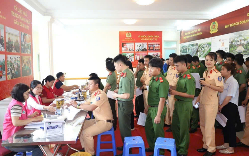 Hơn 2.000 CBCS Công an Thanh Hóa tham gia CLB “Ngân hàng máu sống” -0