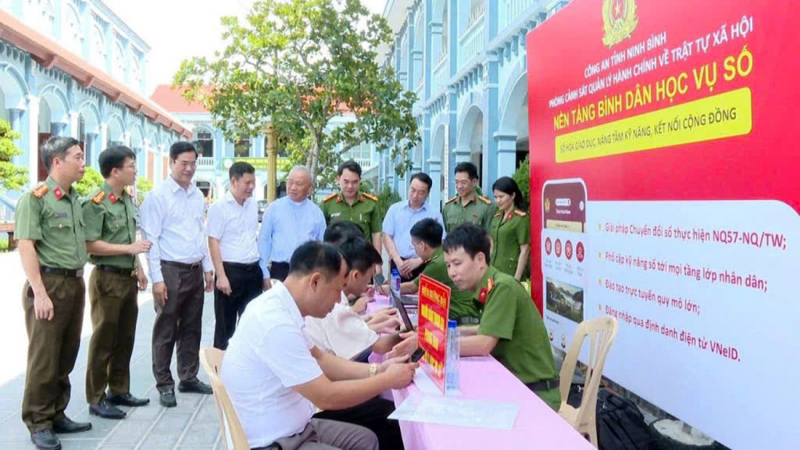 Hình thành “đội ngũ hạt nhân chuyển đổi số trẻ” trong từng đơn vị -0