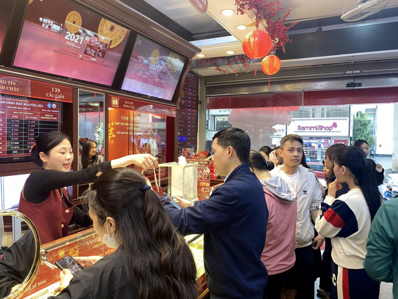 Giá vàng giằng co, người mua lỗ vì chênh lệch mua bán -0