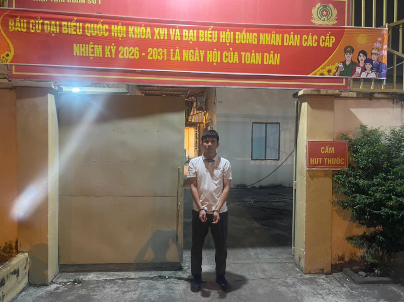 Lấy lý do mẹ chờ mổ cấp cứu để lừa tiền của đồng nghiệp -0