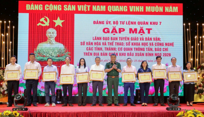 Quân khu 7 gặp mặt các cơ quan thông tấn, báo chí đầu Xuân Bính Ngọ 2026  -0