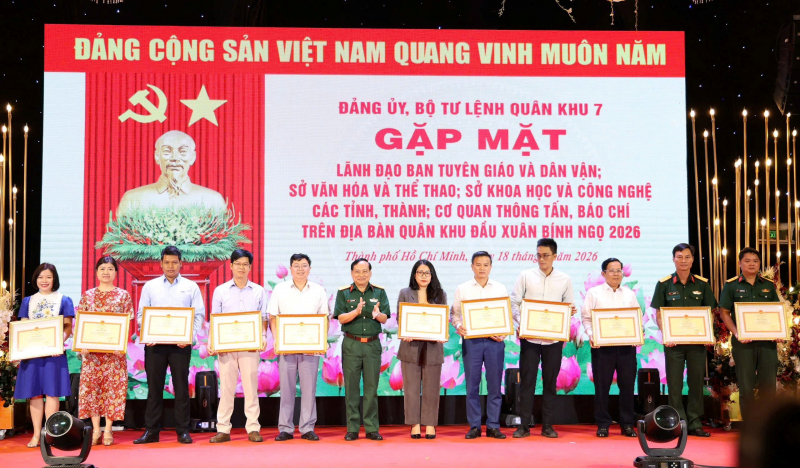 Quân khu 7 gặp mặt các cơ quan thông tấn, báo chí đầu Xuân Bính Ngọ 2026  -2