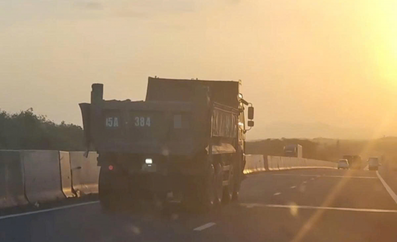 Đừng để mất tiền vì “bám làn trái” trên cao tốc -0