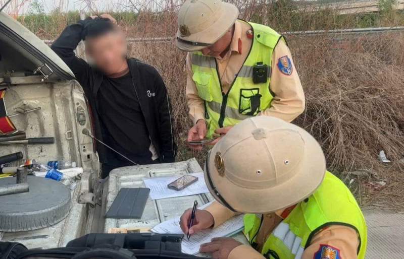 Đừng để mất tiền vì “bám làn trái” trên cao tốc -0