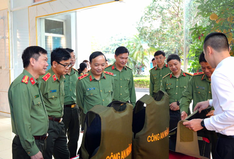 Xây dựng Công ty Thanh Bình thành doanh nghiệp công nghiệp an ninh có sức cạnh tranh -0