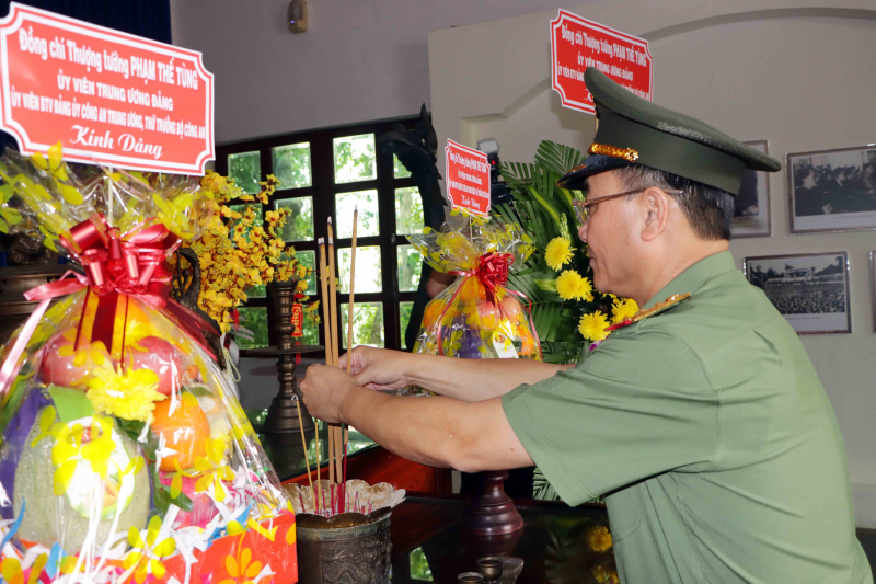 Bộ Công an bàn giao kinh phí xây dựng 500 căn nhà tặng các hộ khó khăn tại tỉnh Cà Mau -0