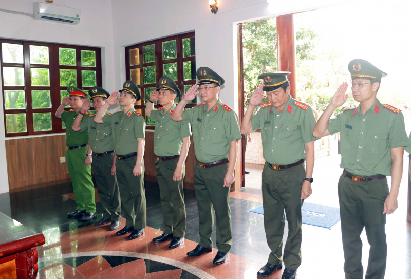 Bộ Công an bàn giao kinh phí xây dựng 500 căn nhà tặng các hộ khó khăn tại tỉnh Cà Mau -1